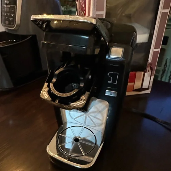 Keurig Mini Plus Personal Coffee And Tea Brewer. - Picture 2 of 3
